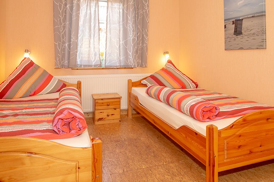 Kinderschlafzimmer mit zwei Einzelbetten