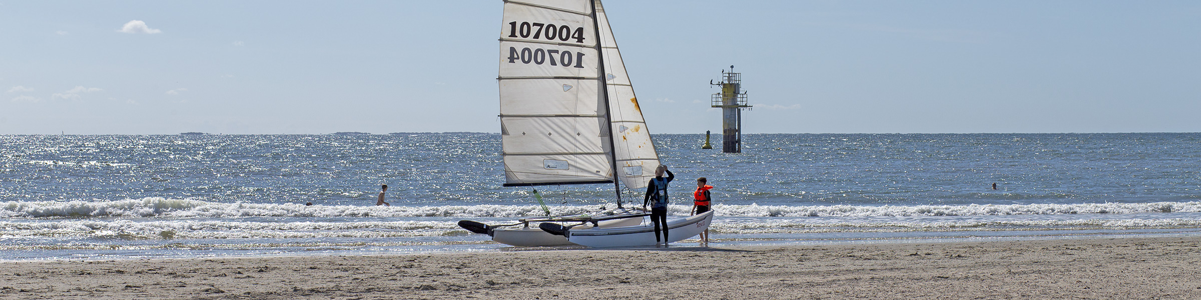 Segeler am Borkumer Strand